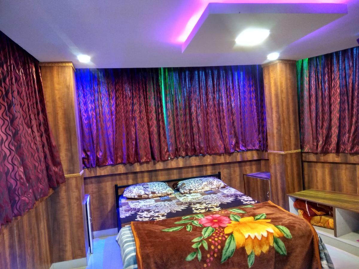 Myspace Holiday Inn ウーティ エクステリア 写真