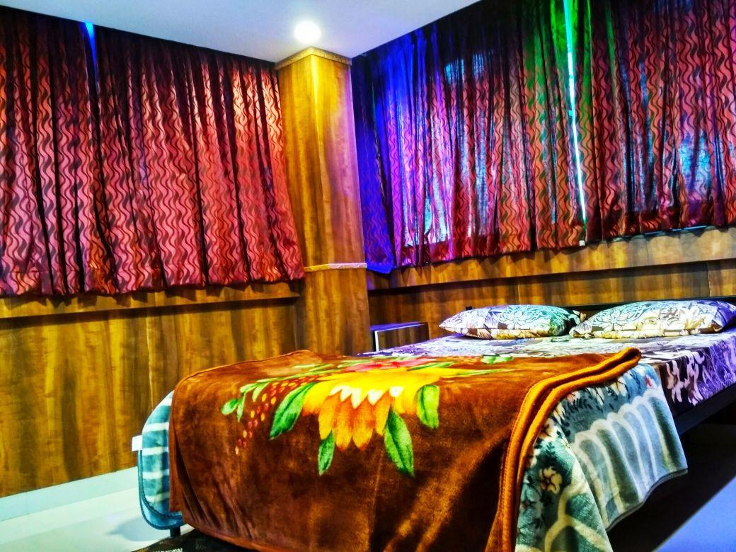 Myspace Holiday Inn ウーティ エクステリア 写真