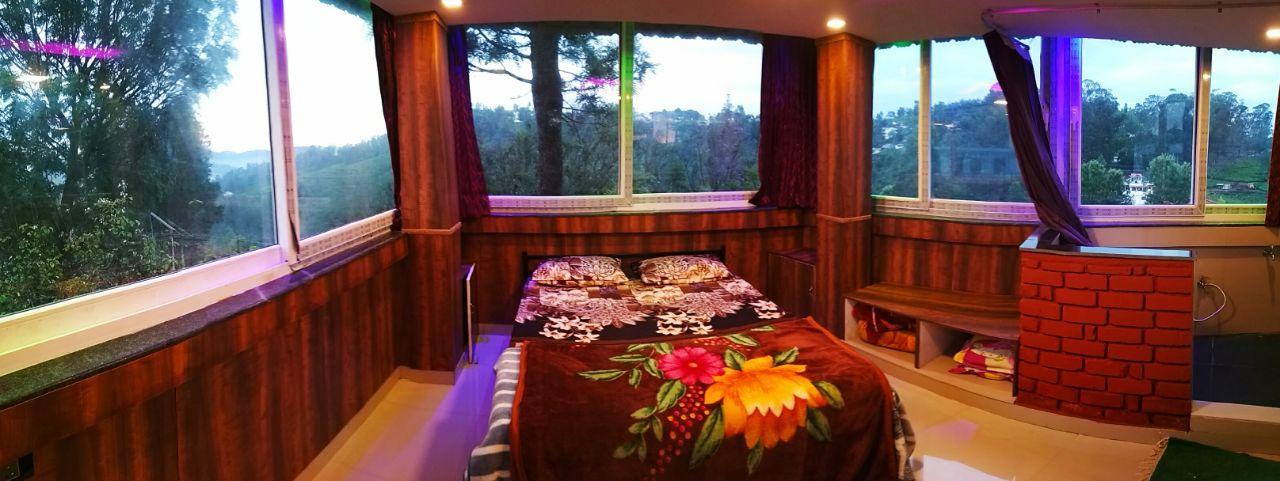 Myspace Holiday Inn ウーティ エクステリア 写真