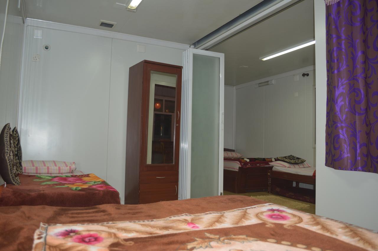 Myspace Holiday Inn ウーティ エクステリア 写真